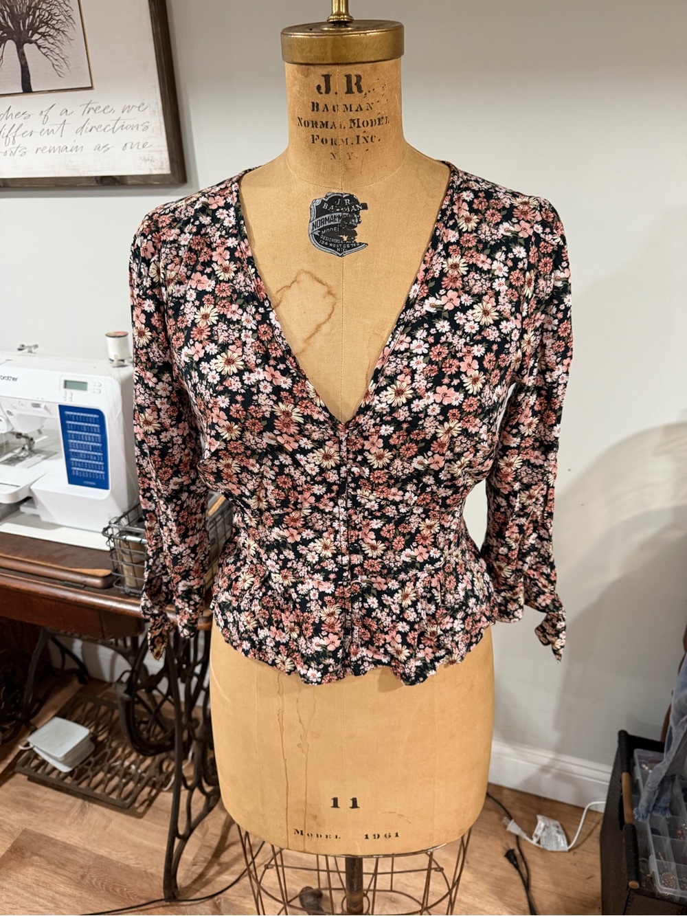 Abercrombie & Fitch Black Floral V-Neck Peplum Blouse